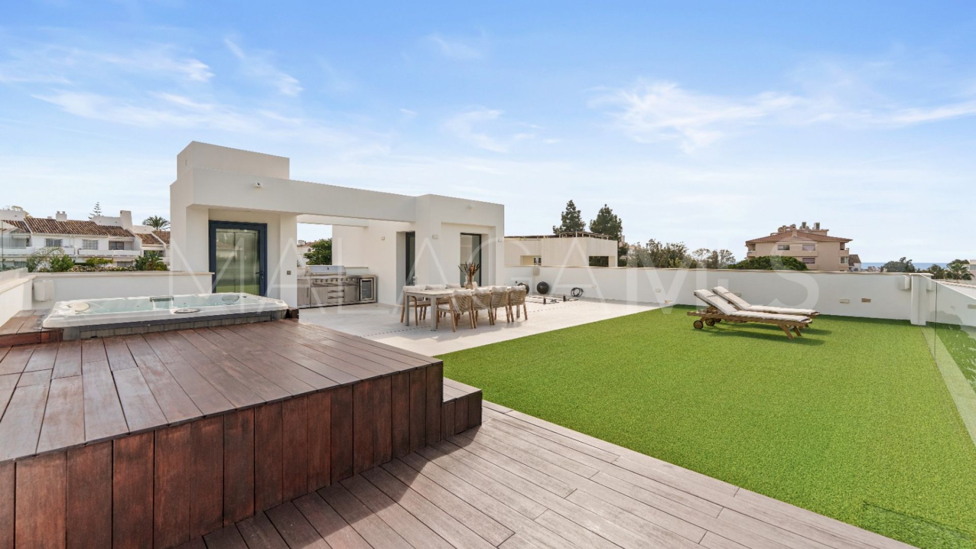 Villa for sale in Nueva Andalucia
