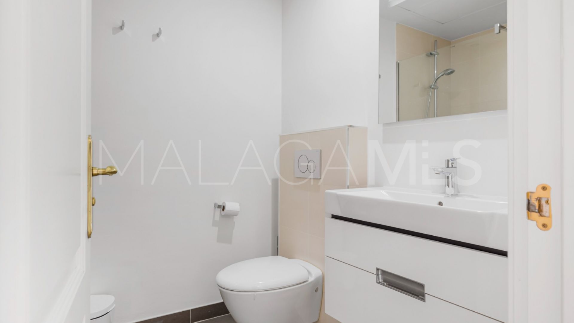 Town house for sale in Benahavis with 5 bedrooms
