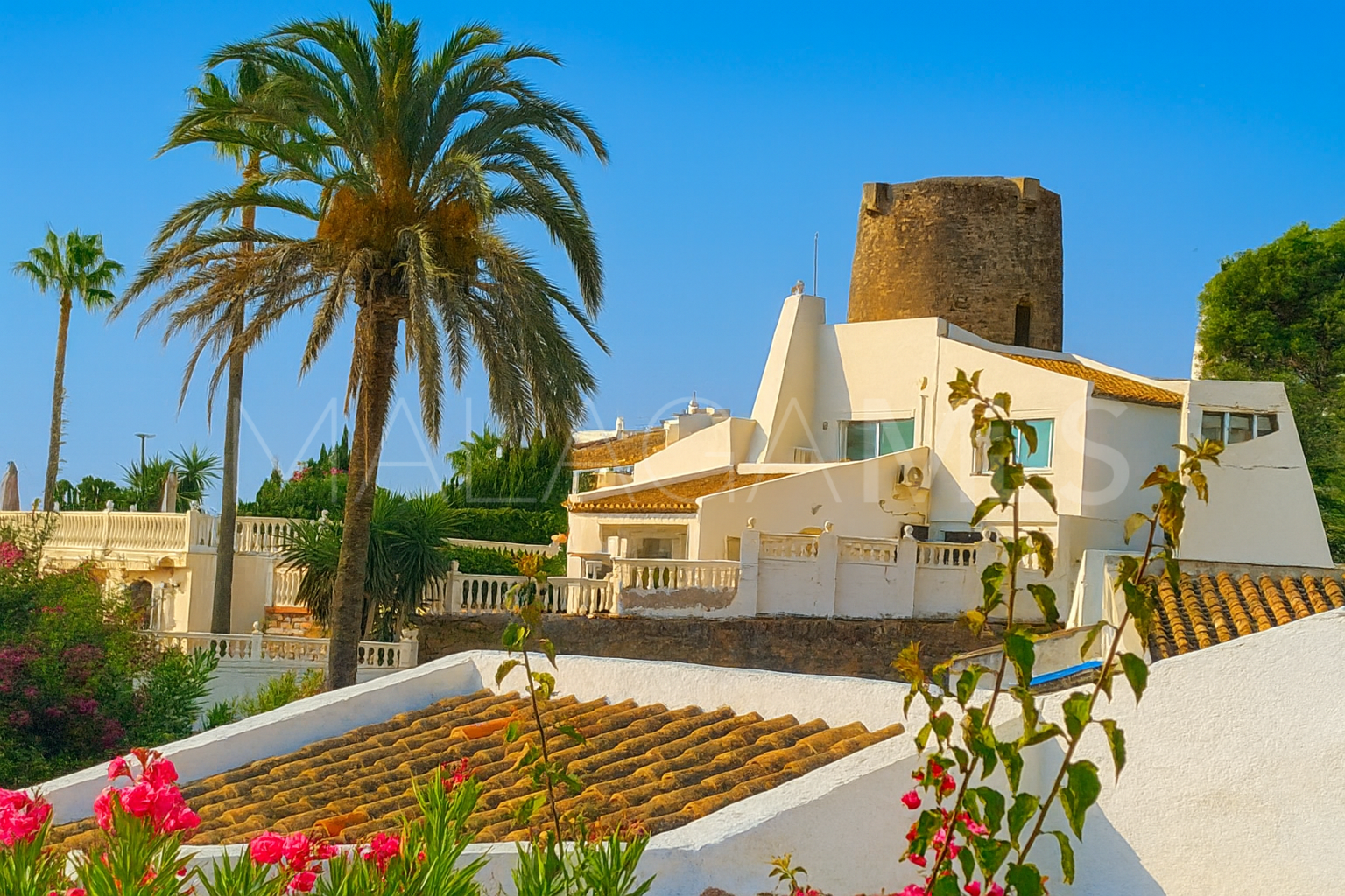 Villa for sale in Estepona