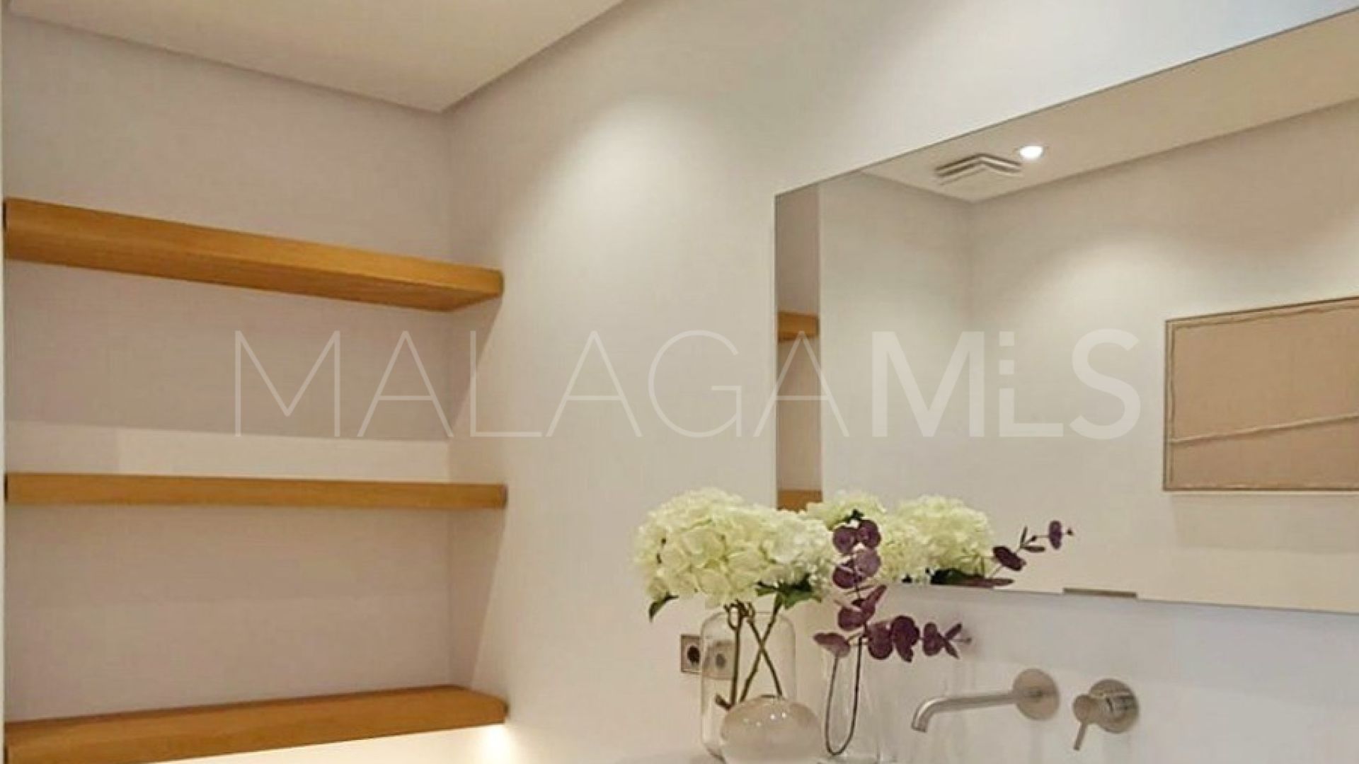 Buy apartment with 4 bedrooms in Marbella - Puerto Banus