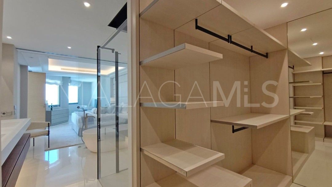 Buy apartment with 4 bedrooms in Marbella - Puerto Banus