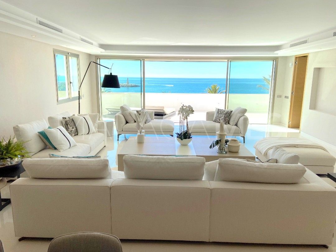 Buy apartment with 4 bedrooms in Marbella - Puerto Banus