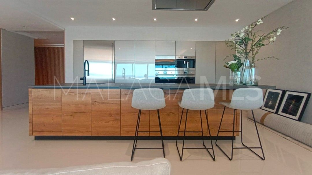 Buy apartment with 4 bedrooms in Marbella - Puerto Banus