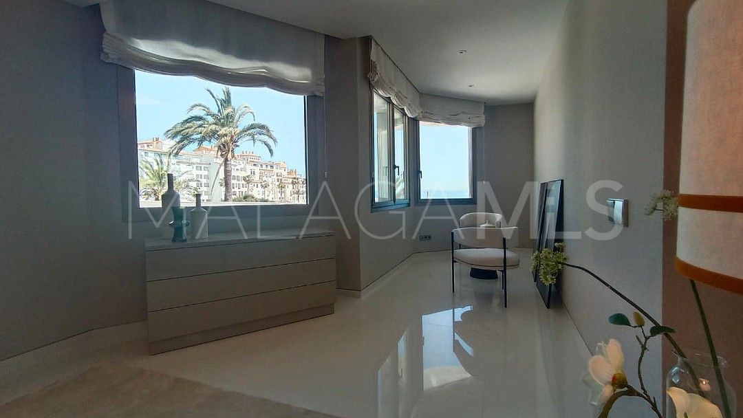 Buy apartment with 4 bedrooms in Marbella - Puerto Banus
