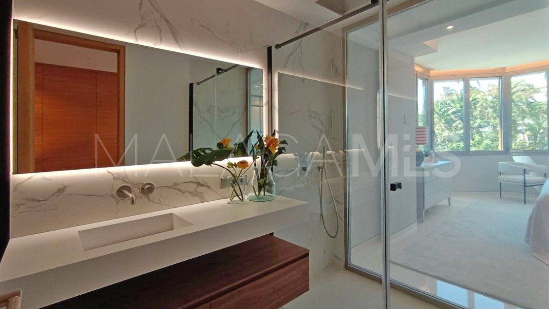Buy apartment with 4 bedrooms in Marbella - Puerto Banus