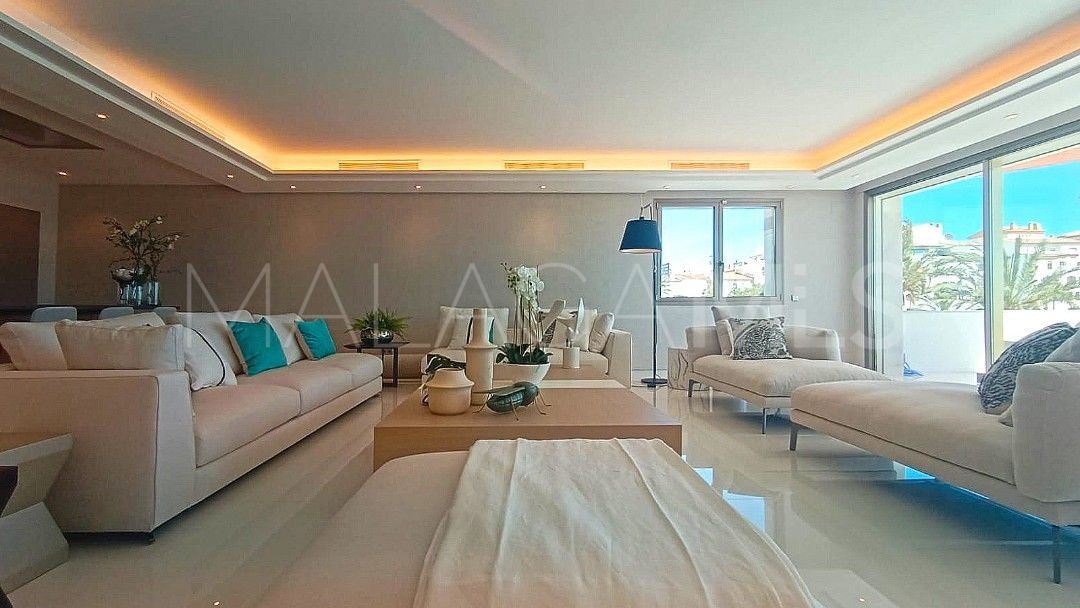 Buy apartment with 4 bedrooms in Marbella - Puerto Banus