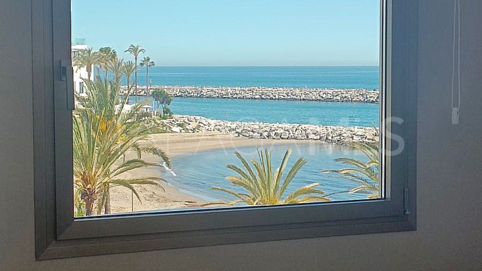 Buy apartment with 4 bedrooms in Marbella - Puerto Banus