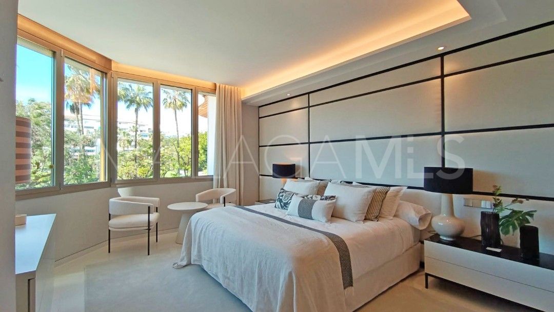 Buy apartment with 4 bedrooms in Marbella - Puerto Banus