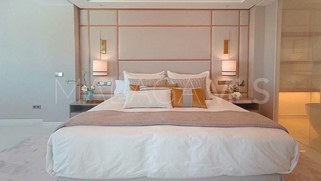 Buy apartment with 4 bedrooms in Marbella - Puerto Banus