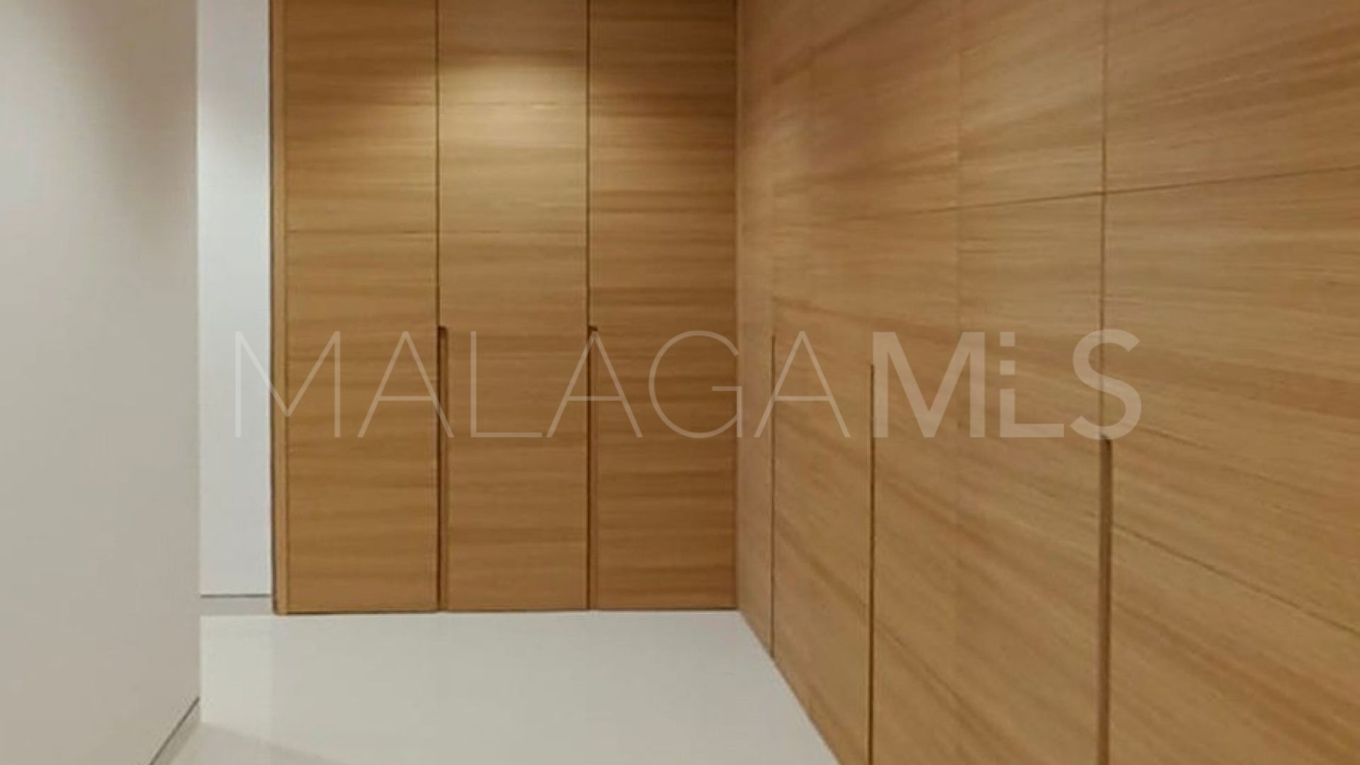 Buy apartment with 4 bedrooms in Marbella - Puerto Banus