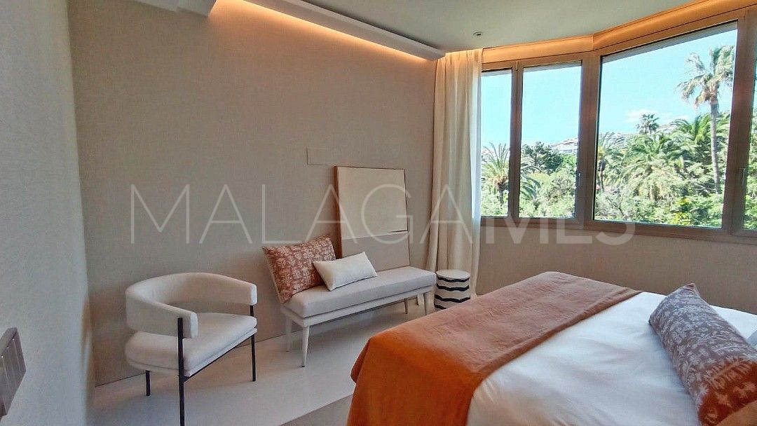 Buy apartment with 4 bedrooms in Marbella - Puerto Banus