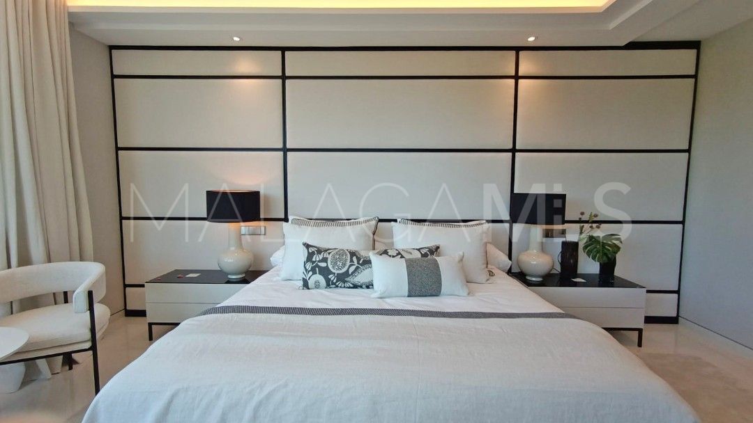 Buy apartment with 4 bedrooms in Marbella - Puerto Banus