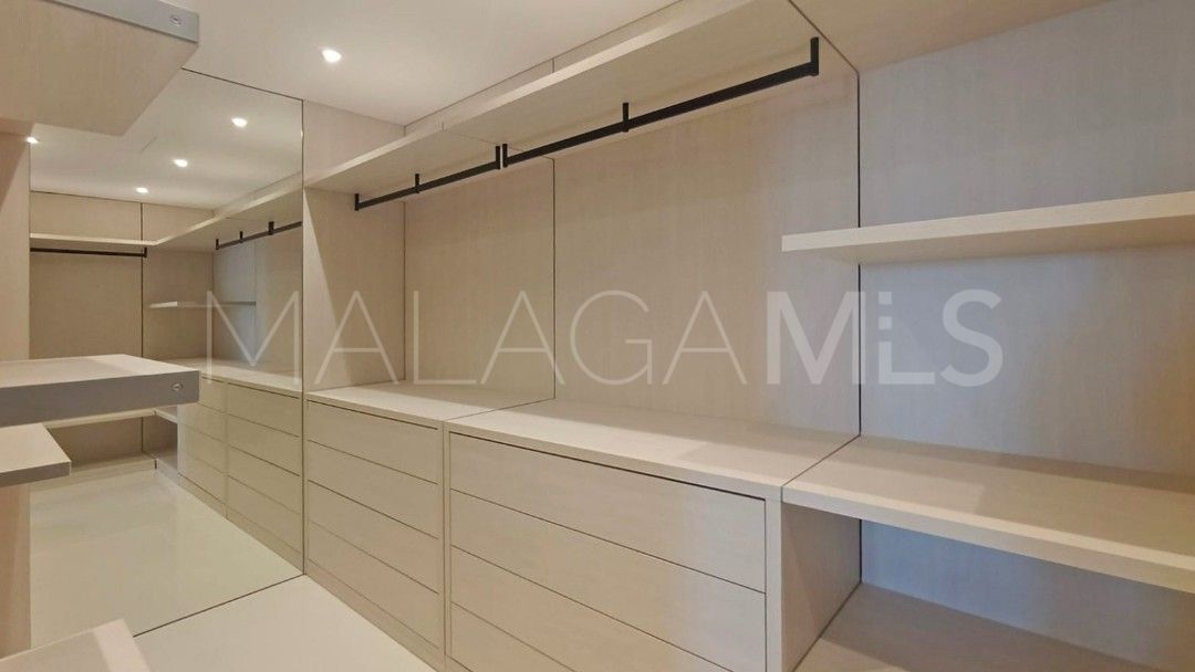 Buy apartment with 4 bedrooms in Marbella - Puerto Banus