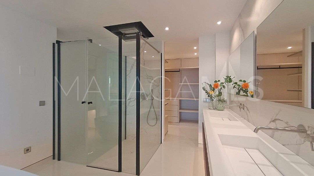 Buy apartment with 4 bedrooms in Marbella - Puerto Banus