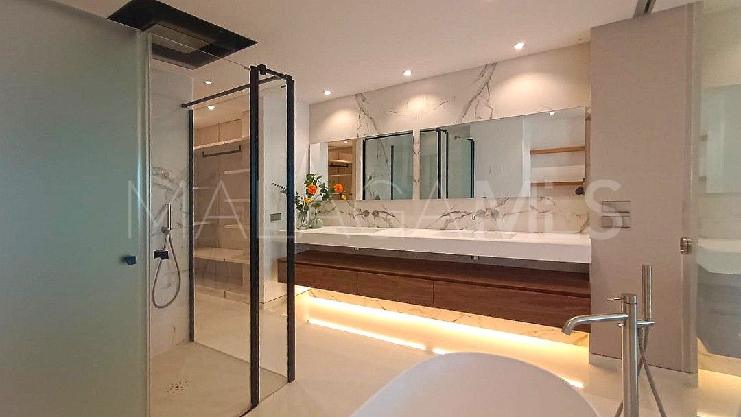 Buy apartment with 4 bedrooms in Marbella - Puerto Banus