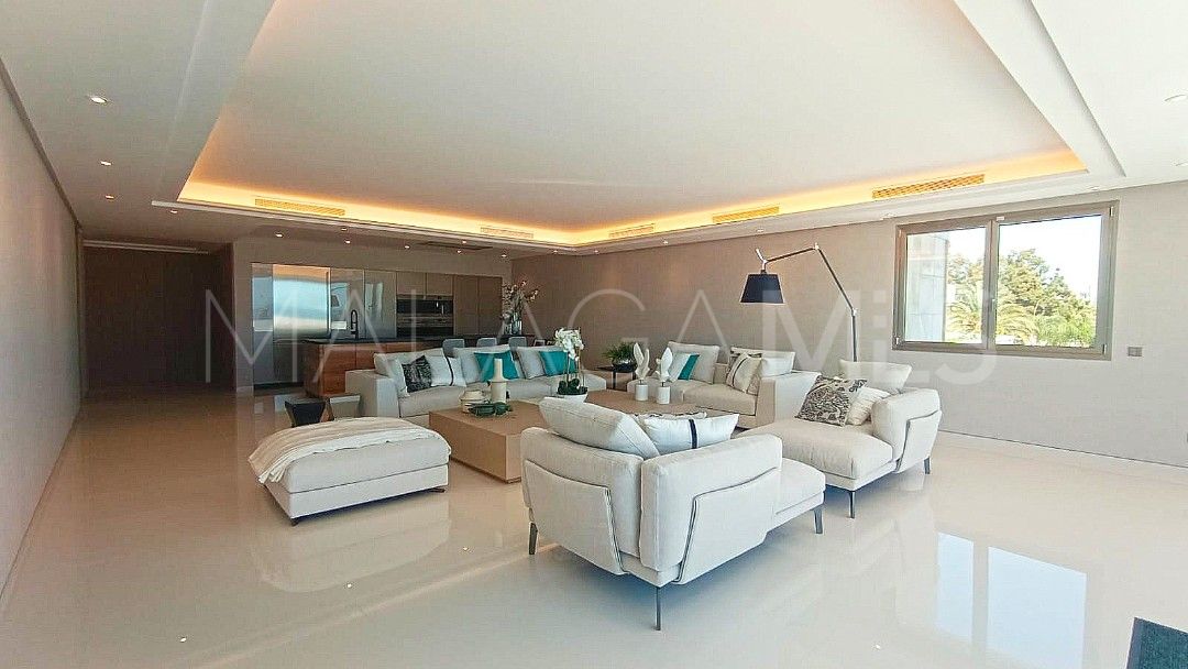 Buy apartment with 4 bedrooms in Marbella - Puerto Banus