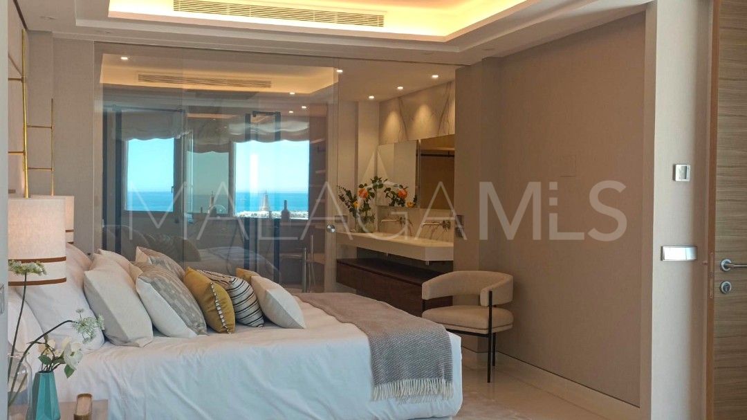 Buy apartment with 4 bedrooms in Marbella - Puerto Banus