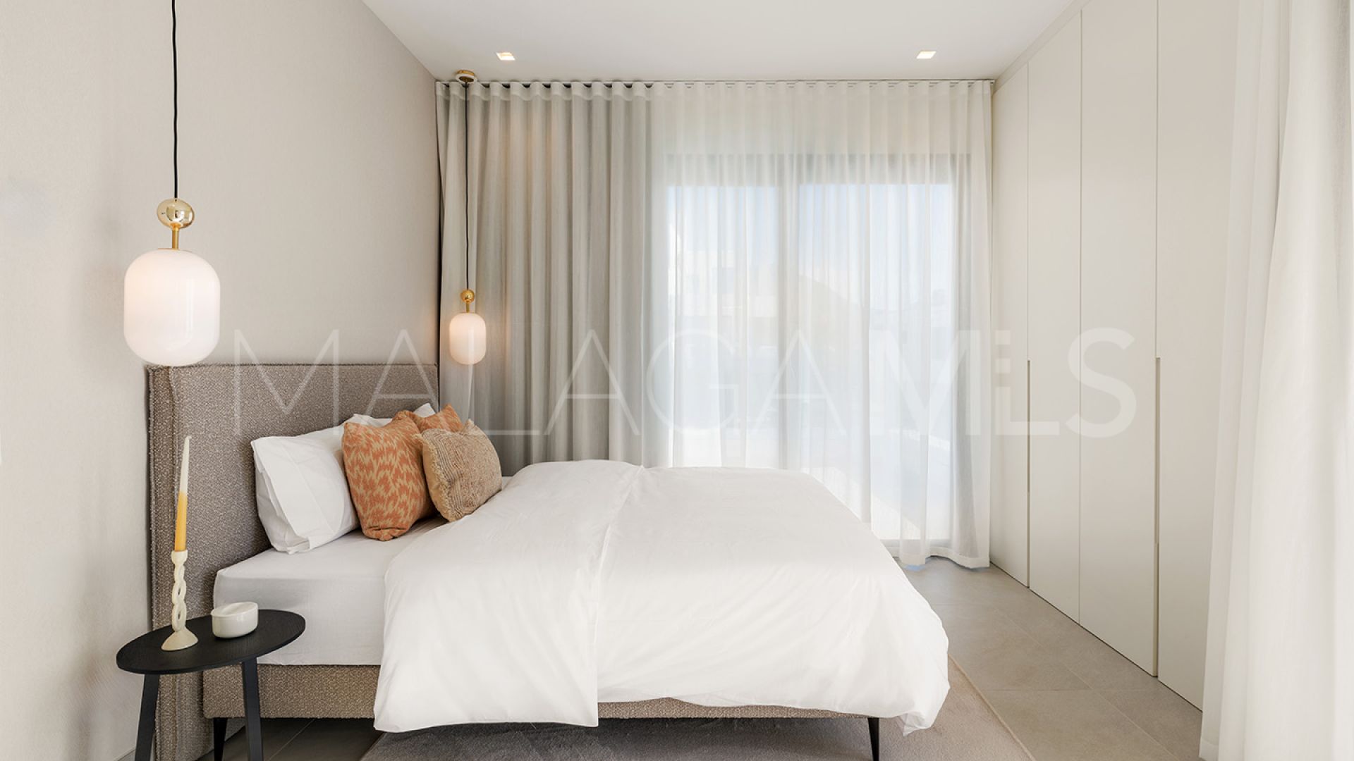 Buy villa in Estepona Golf