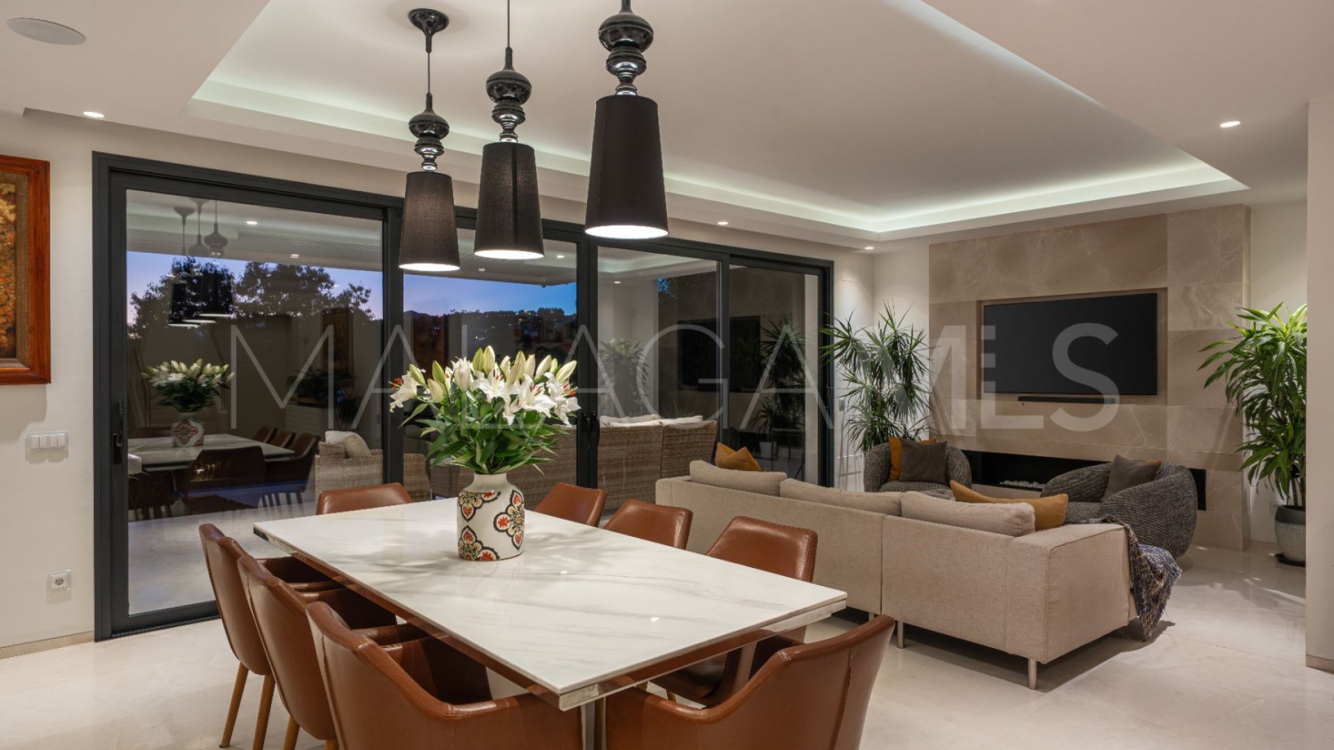 Villa for sale in Nueva Andalucia