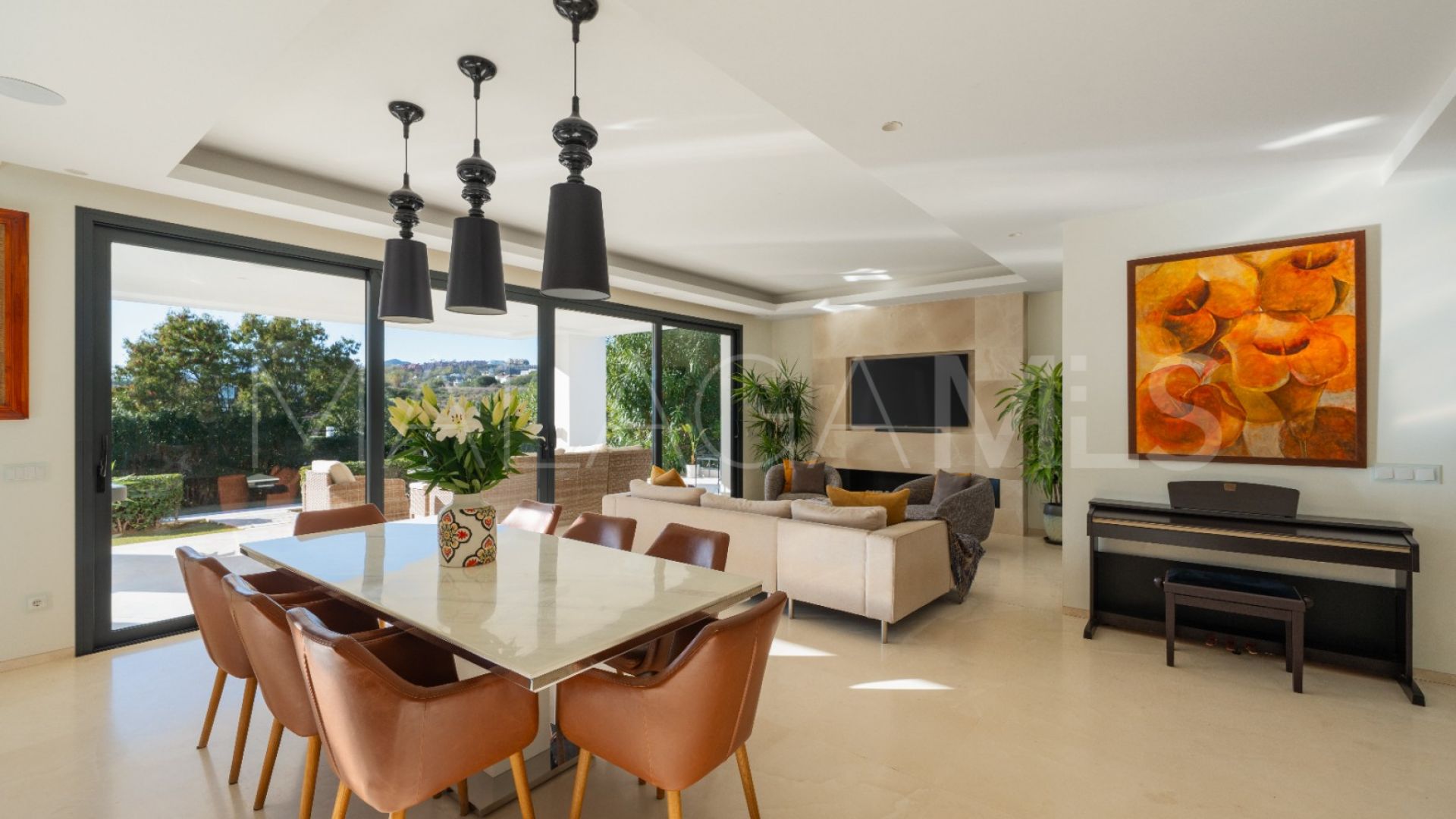 Villa for sale in Nueva Andalucia