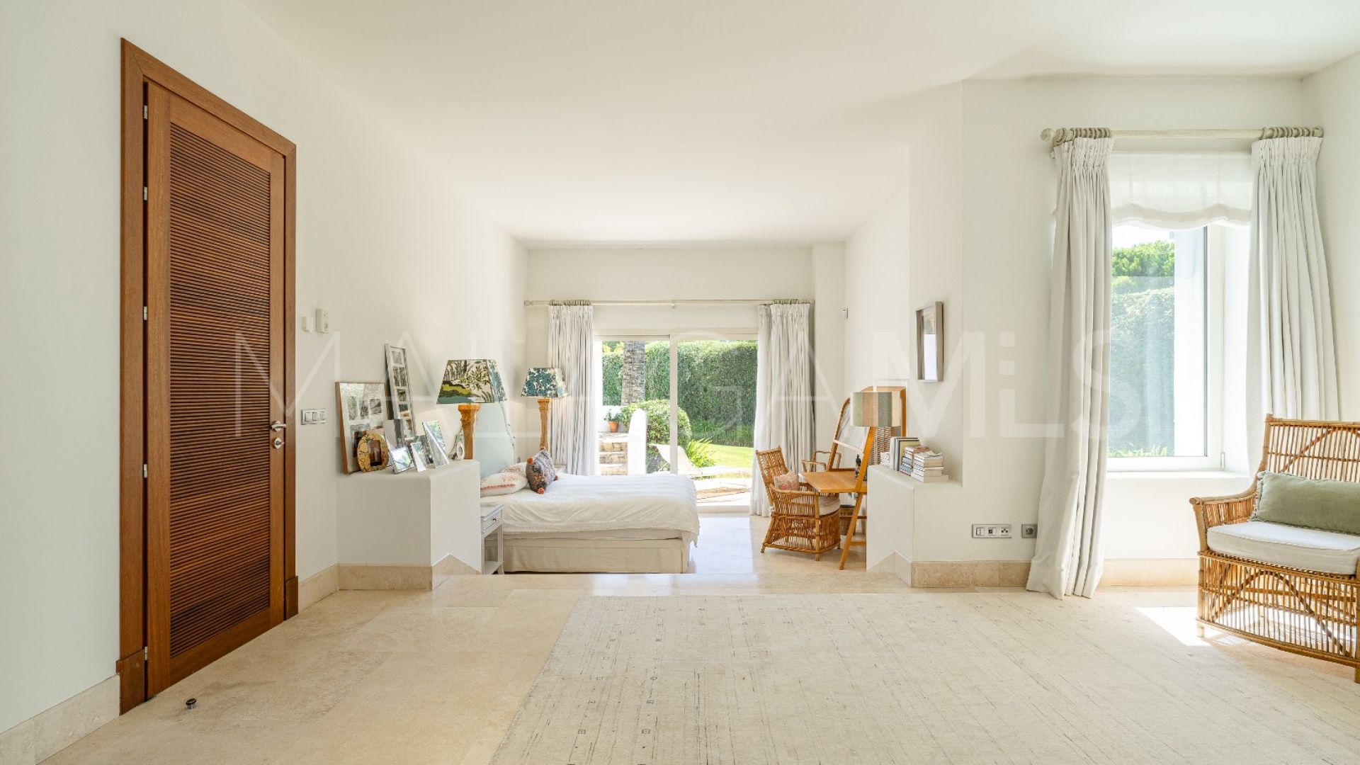 For sale villa with 4 bedrooms in Finca Cortesin