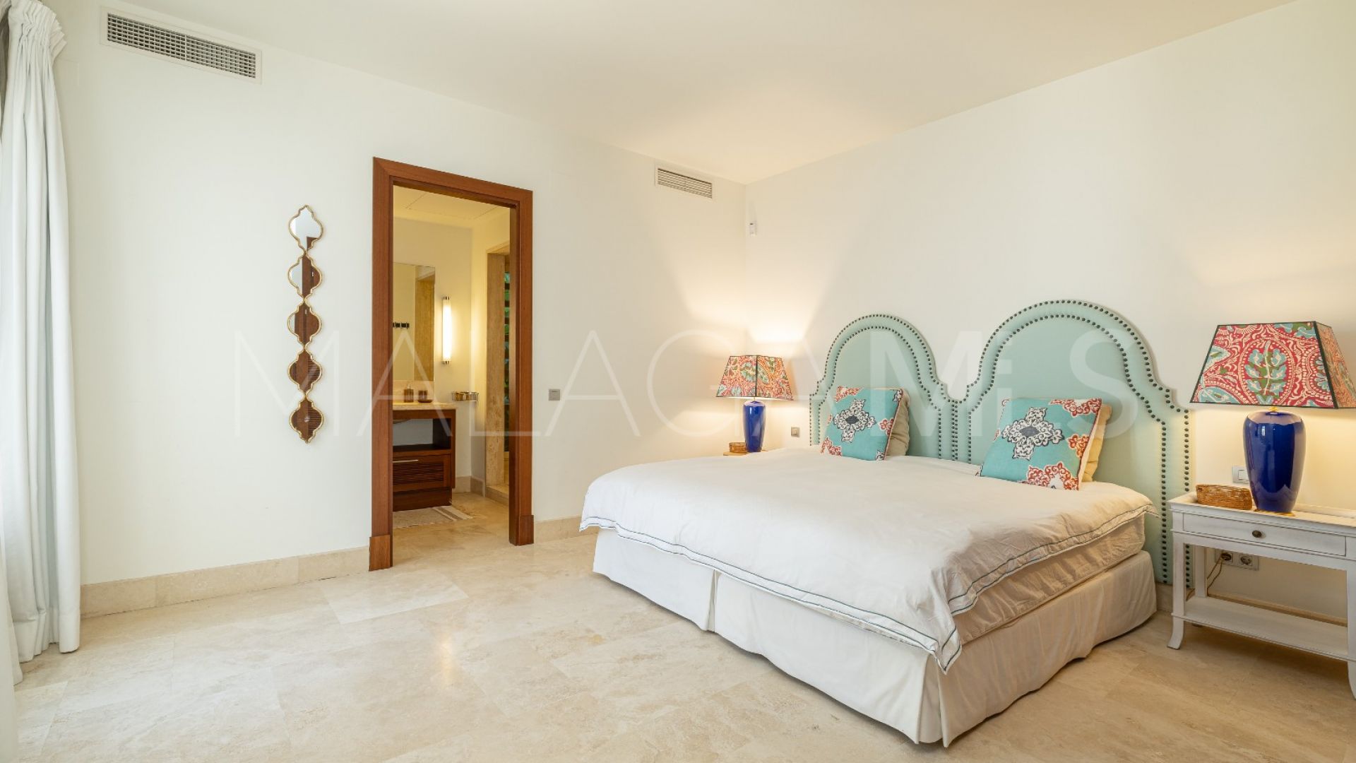 For sale villa with 4 bedrooms in Finca Cortesin