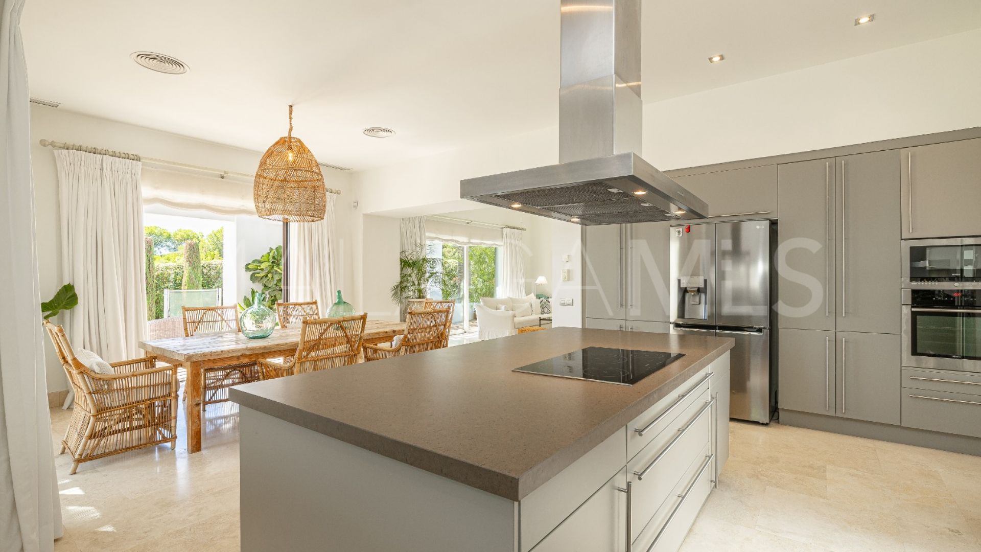 For sale villa with 4 bedrooms in Finca Cortesin