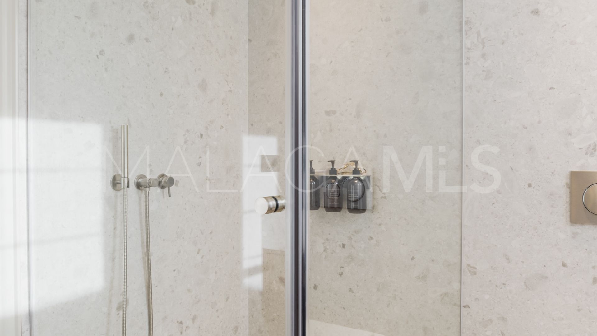 Nueva Andalucia 5 bedrooms villa for sale