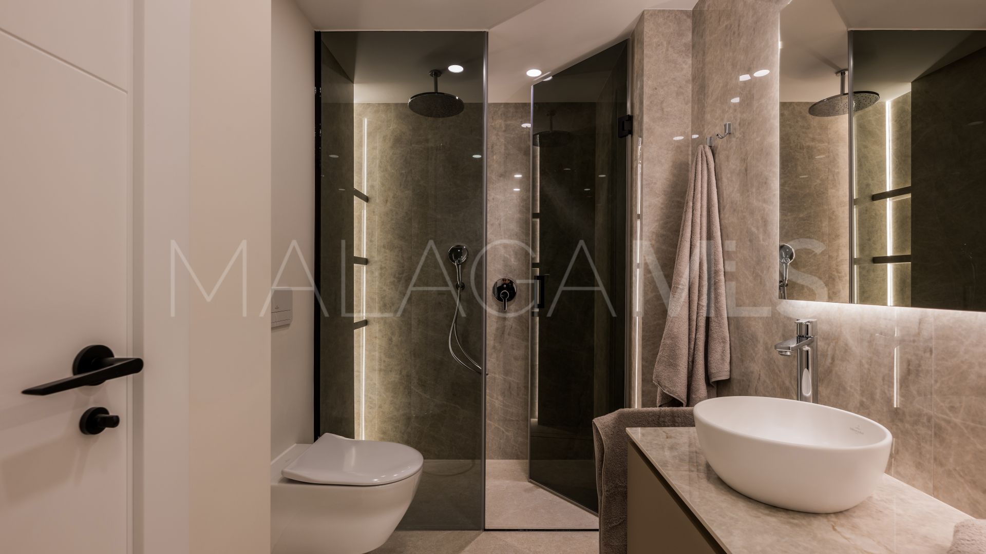 For sale ground floor apartment in Estepona