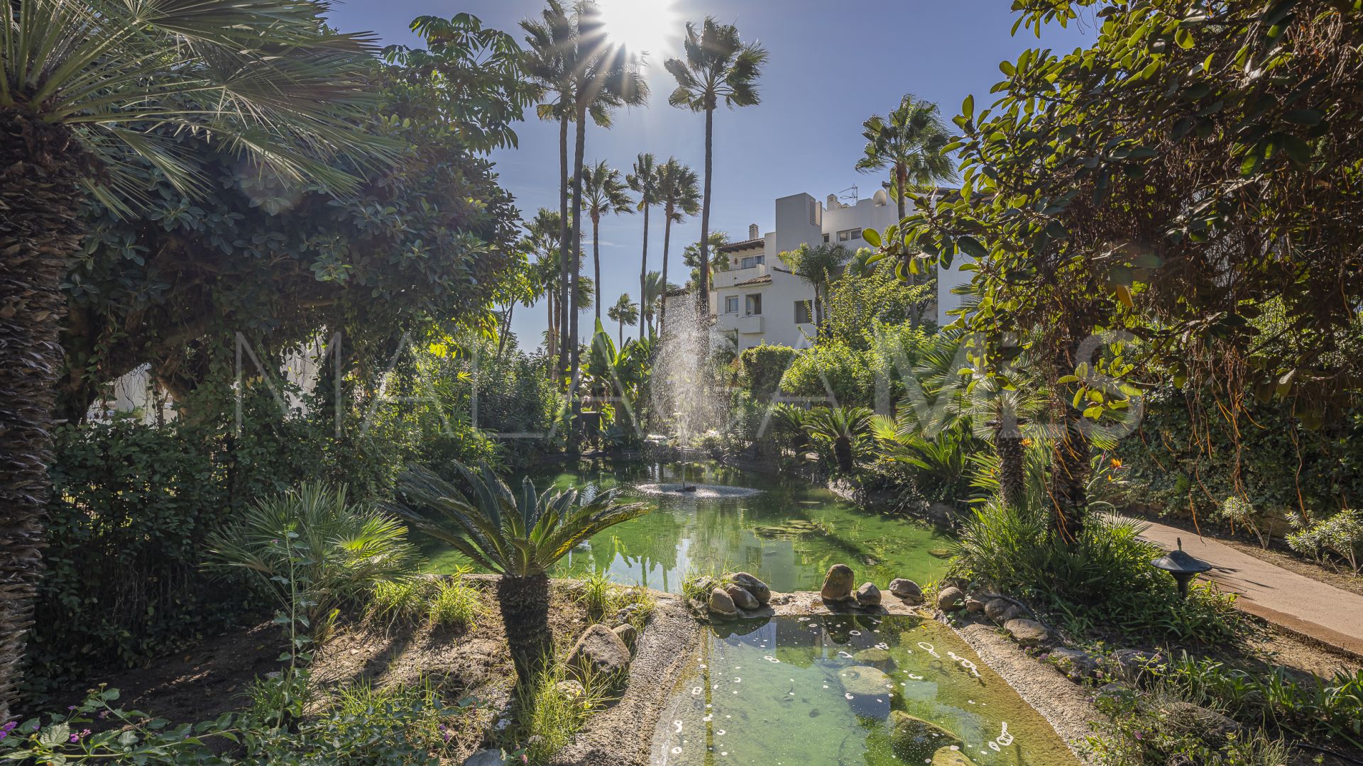 For sale ground floor apartment in Estepona