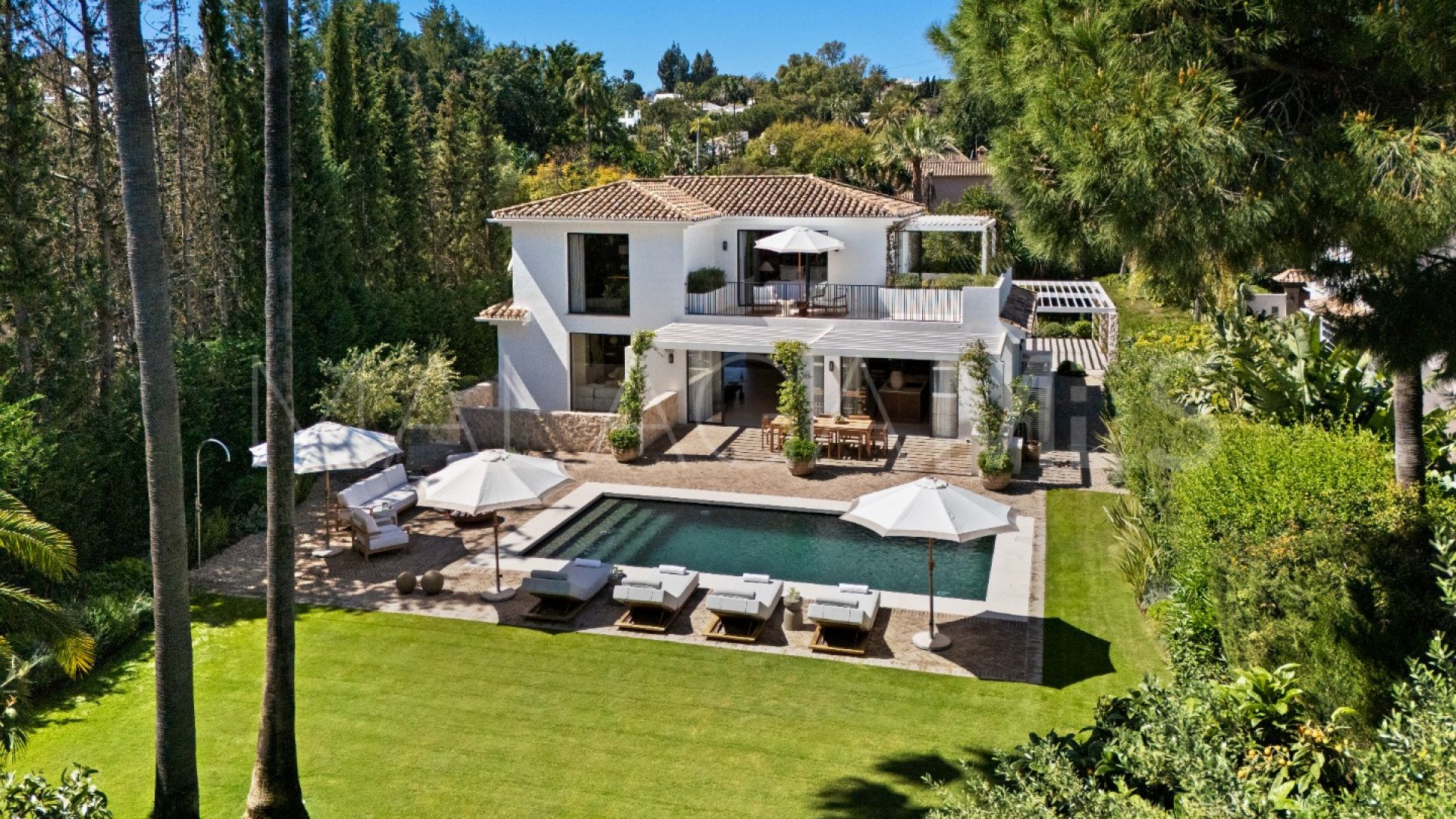 Villa for sale in Nueva Andalucia