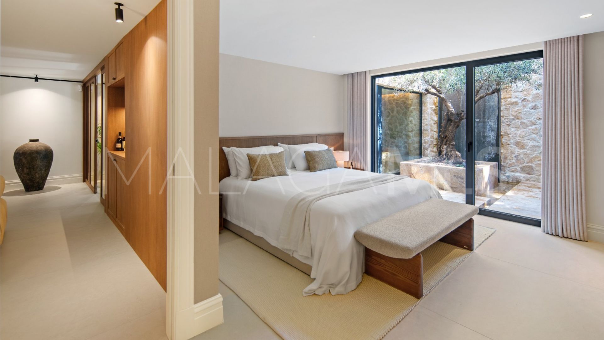 Villa for sale in Nueva Andalucia