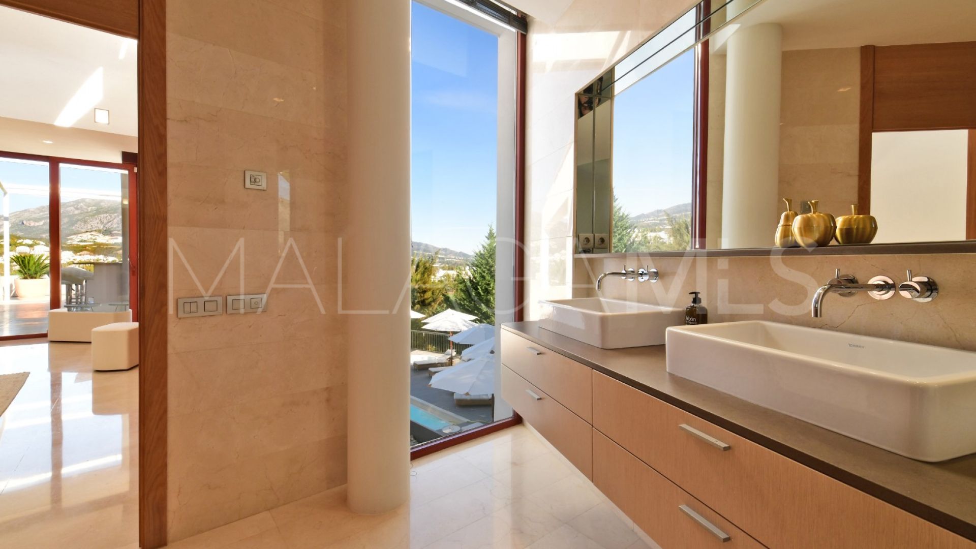 Los Naranjos villa for sale