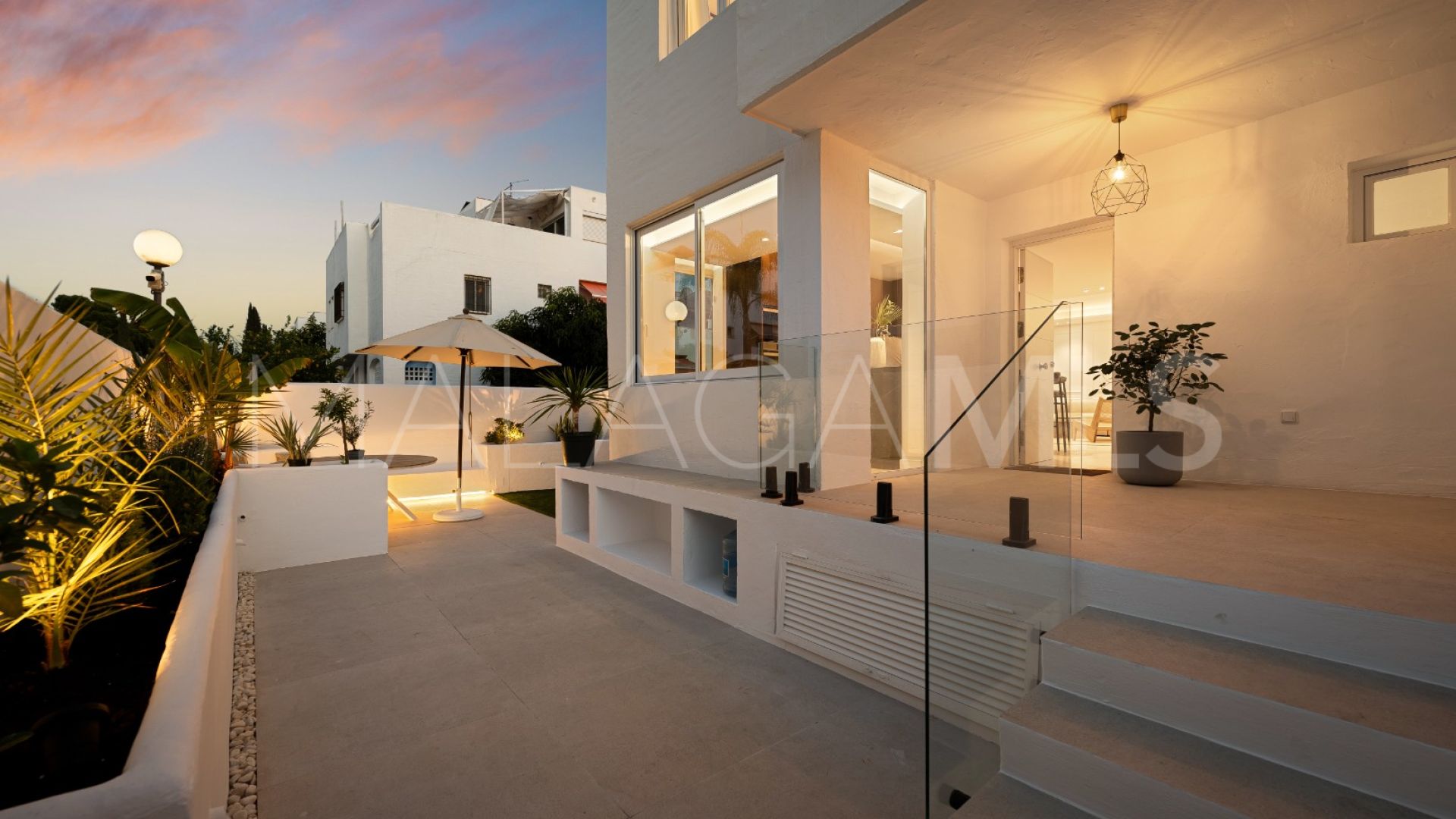 Radhus for sale in Marbella Golden Mile