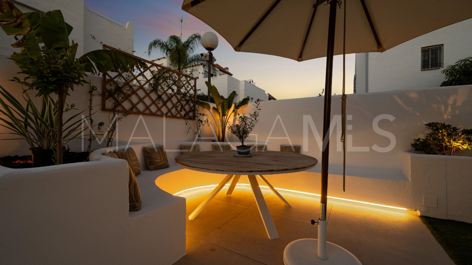 Radhus for sale in Marbella Golden Mile