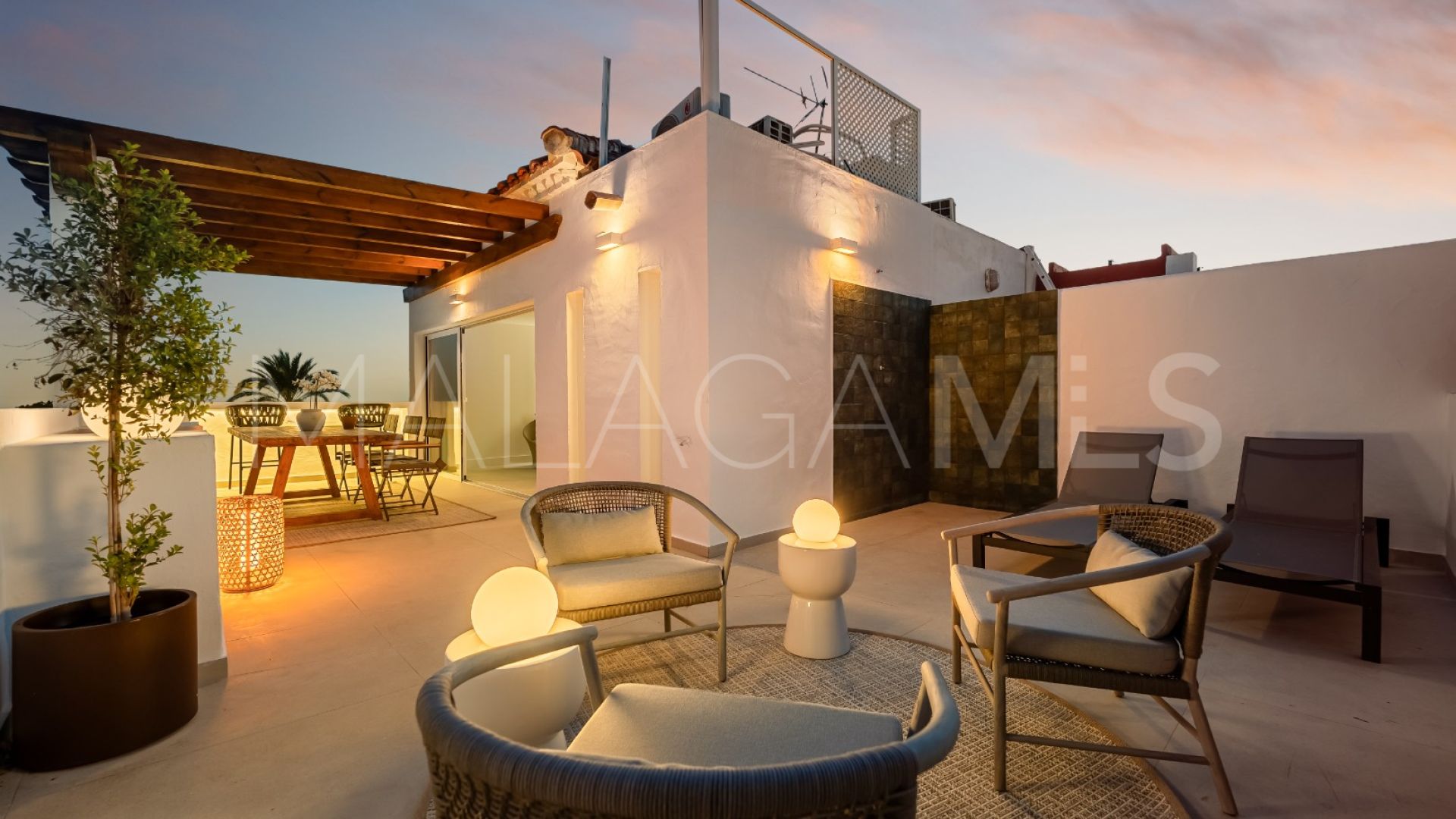 Radhus for sale in Marbella Golden Mile