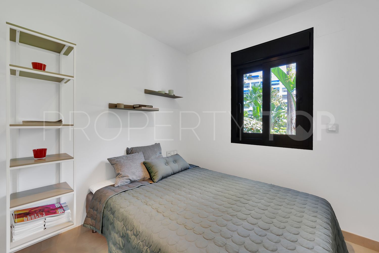 Se vende apartamento planta baja de 3 dormitorios en Marbella - Puerto Banus
