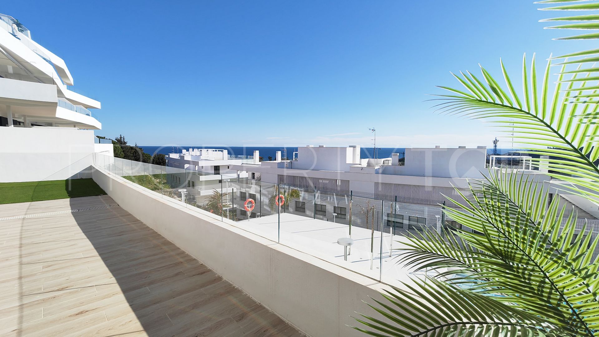 Ground floor apartment with 3 bedrooms for sale in Estepona