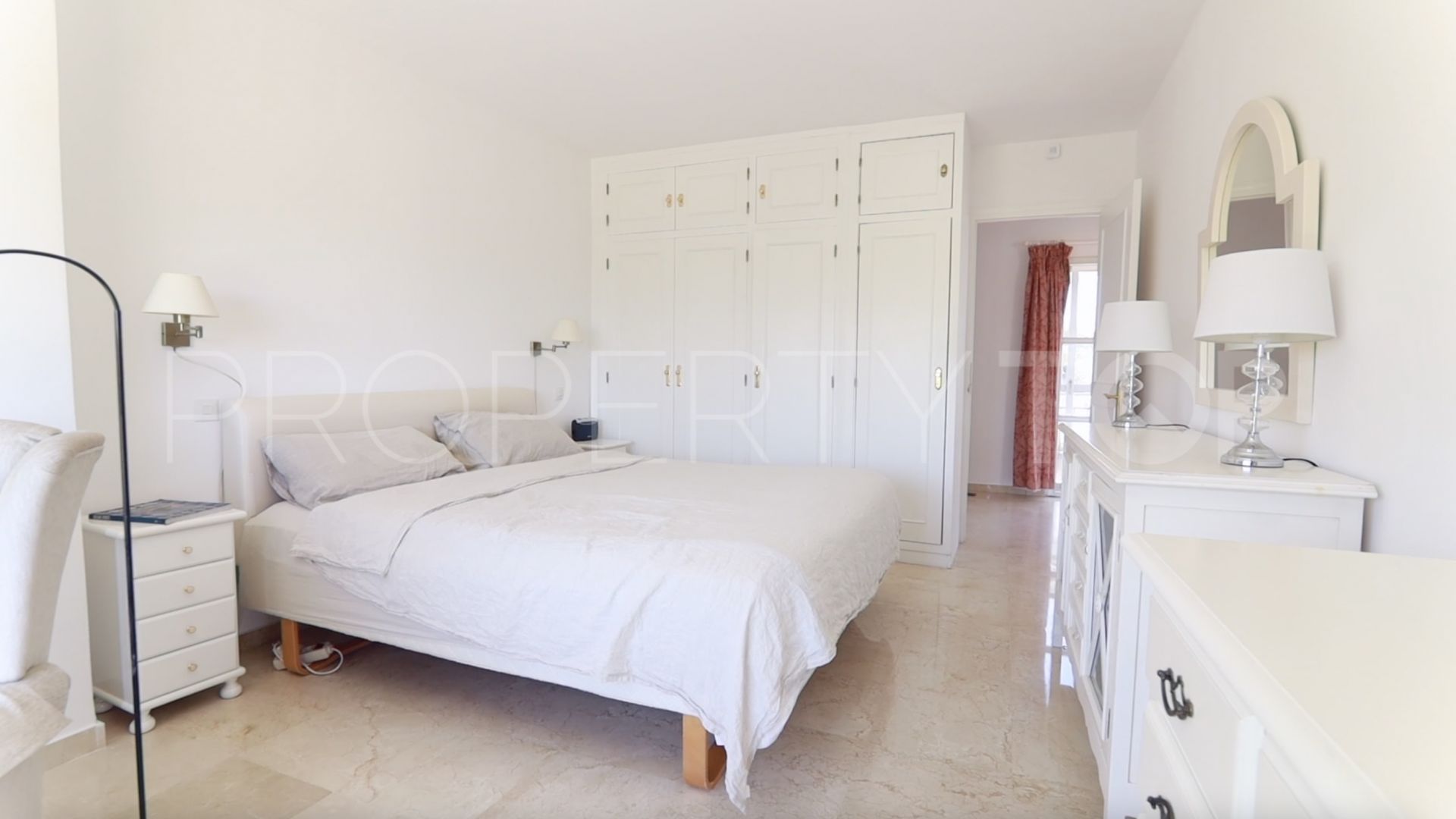 For sale town house with 2 bedrooms in El Paraiso