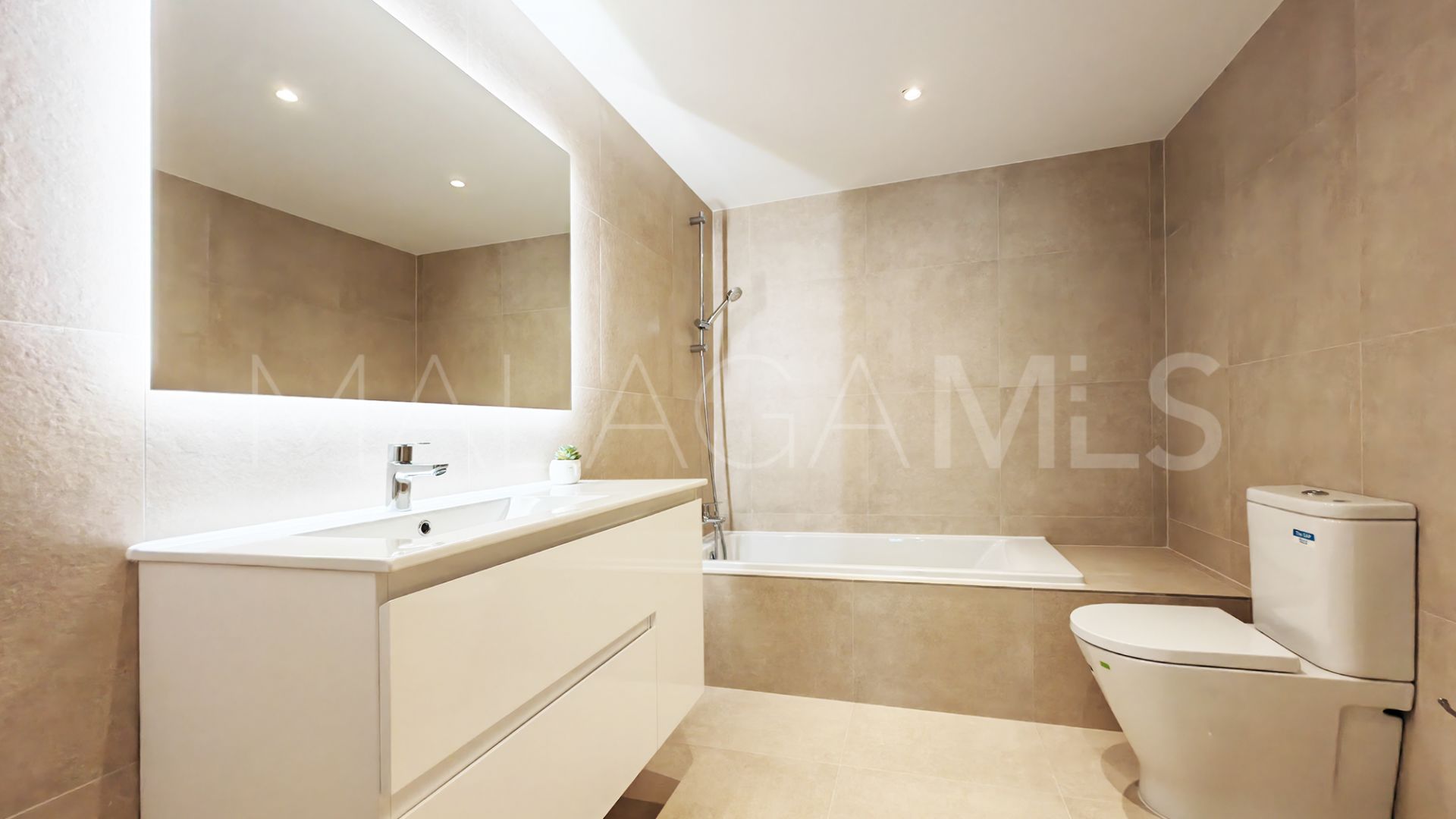 Se vende apartamento planta baja with 3 bedrooms in La Maestranza