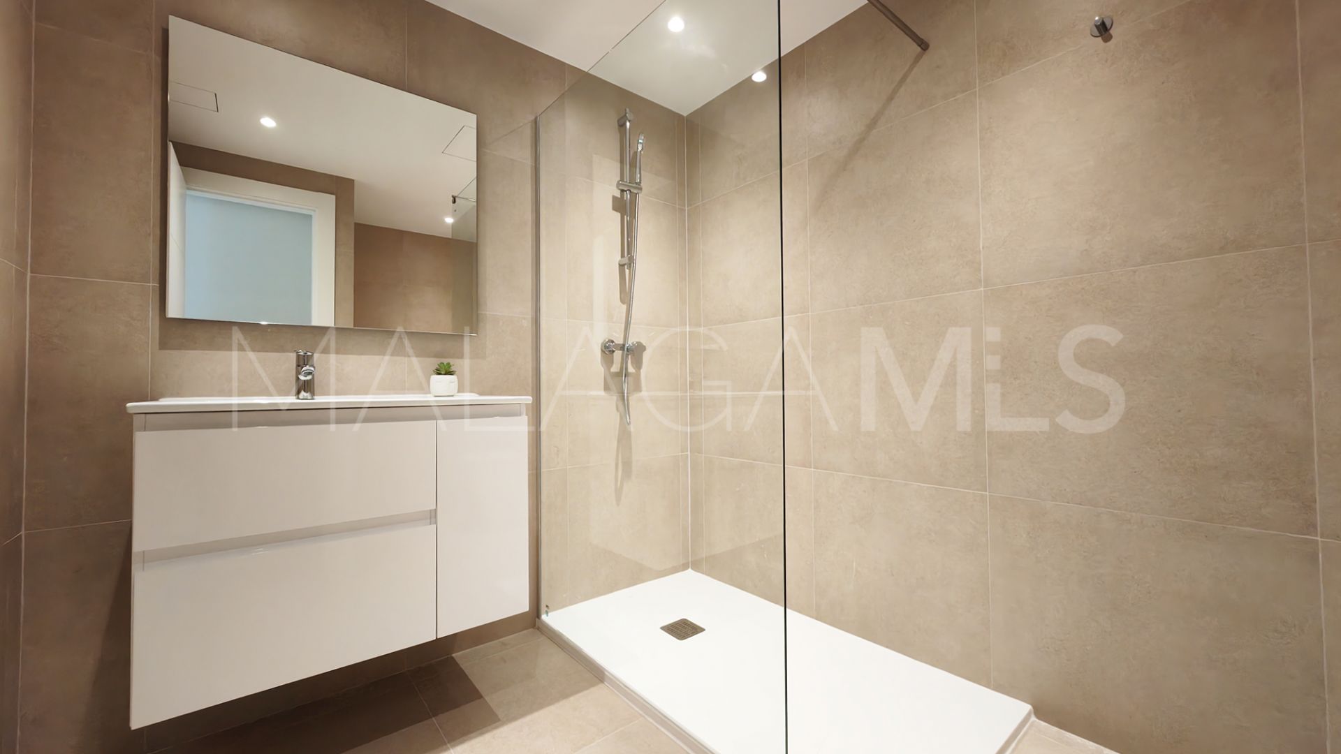 Se vende apartamento planta baja with 3 bedrooms in La Maestranza