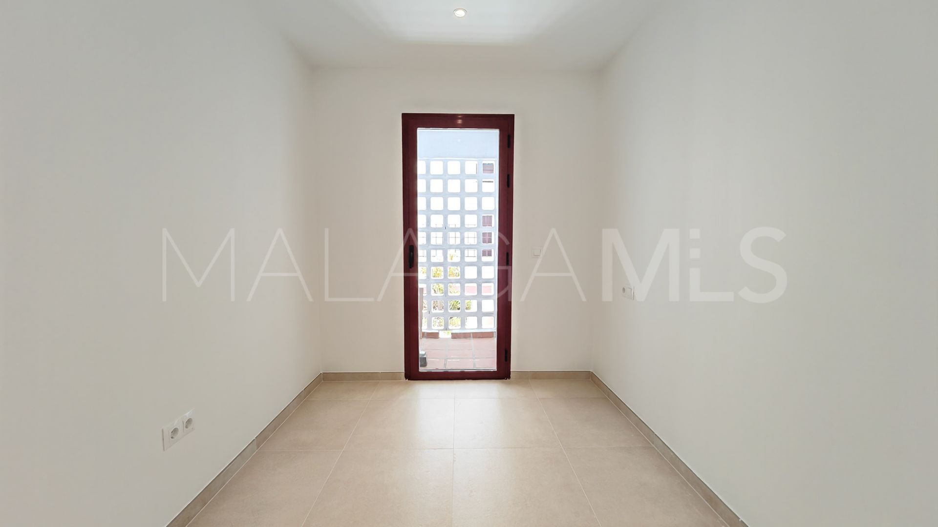 Se vende apartamento planta baja with 3 bedrooms in La Maestranza