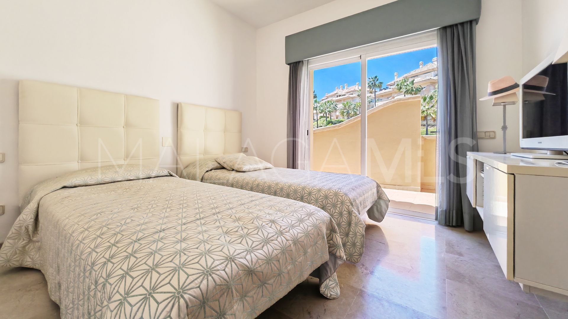 Se vende atico duplex in Elviria Hills