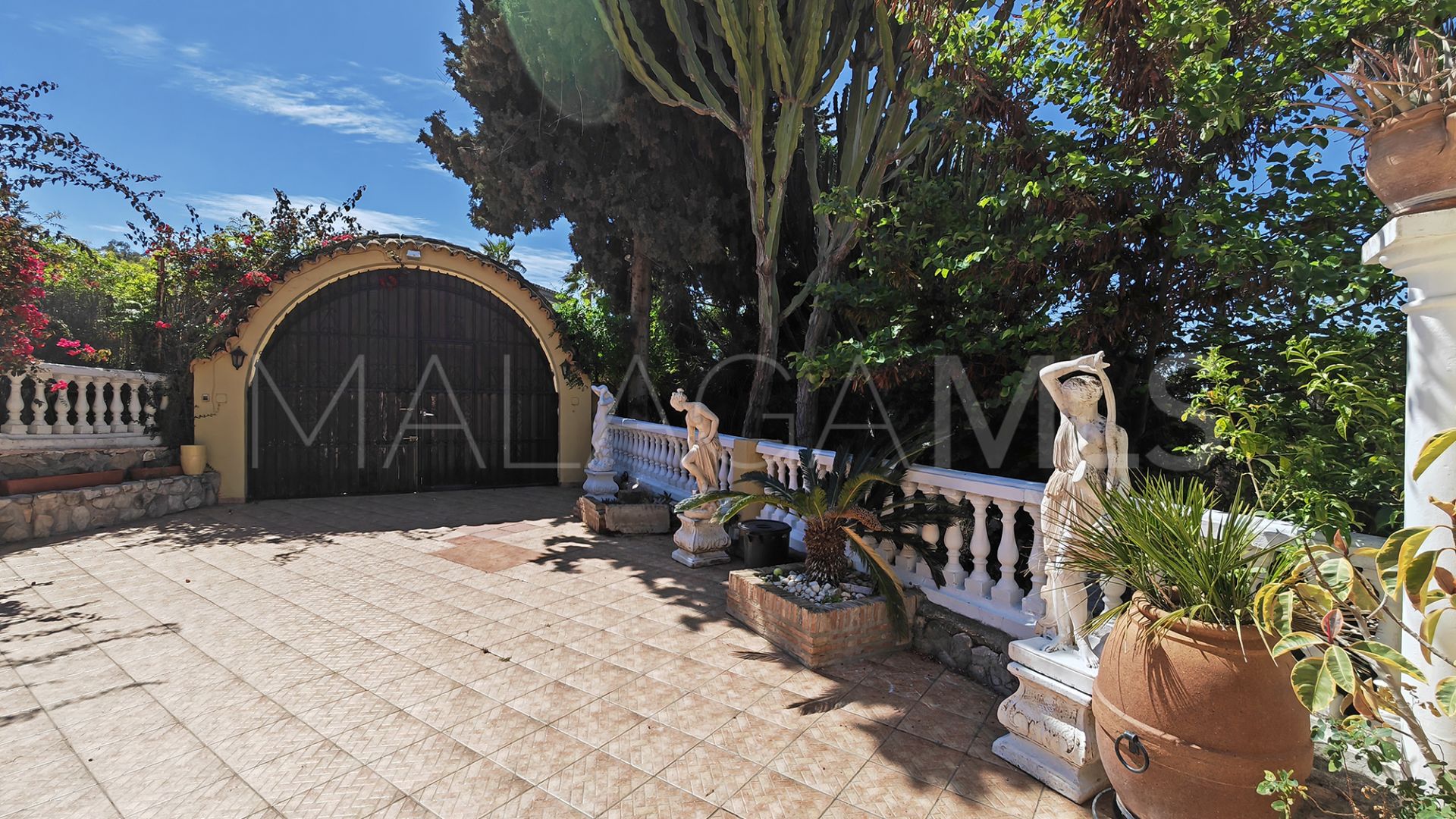 Villa for sale in Mijas