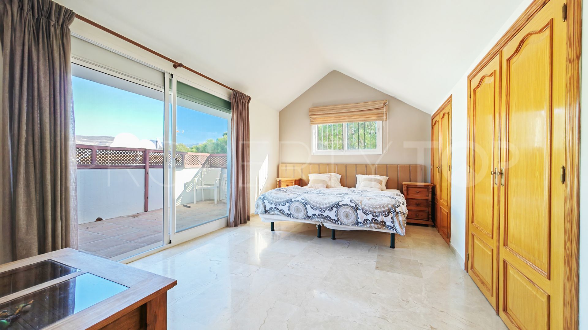 Atico duplex en venta en Aloha con 3 dormitorios