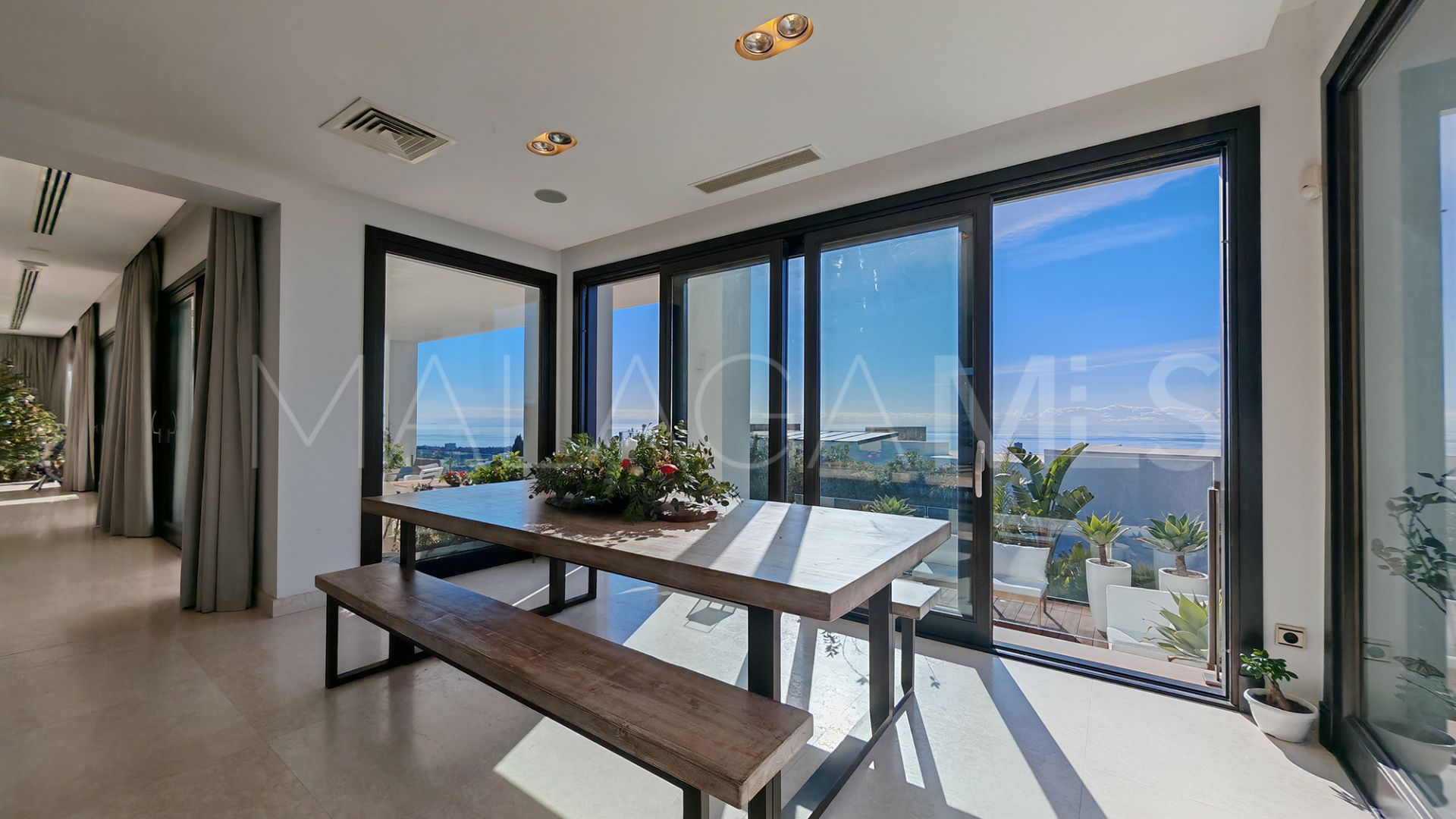 Villa for sale in Los Altos de los Monteros