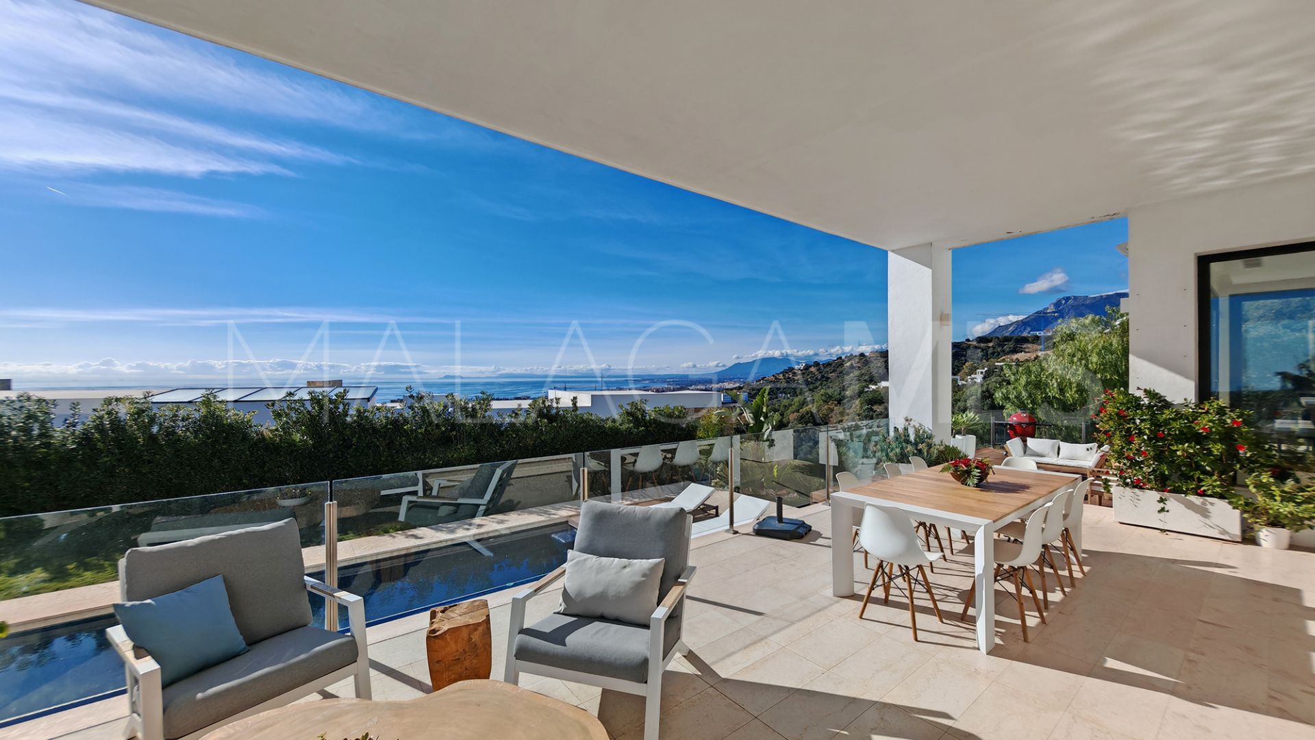 Villa for sale in Los Altos de los Monteros