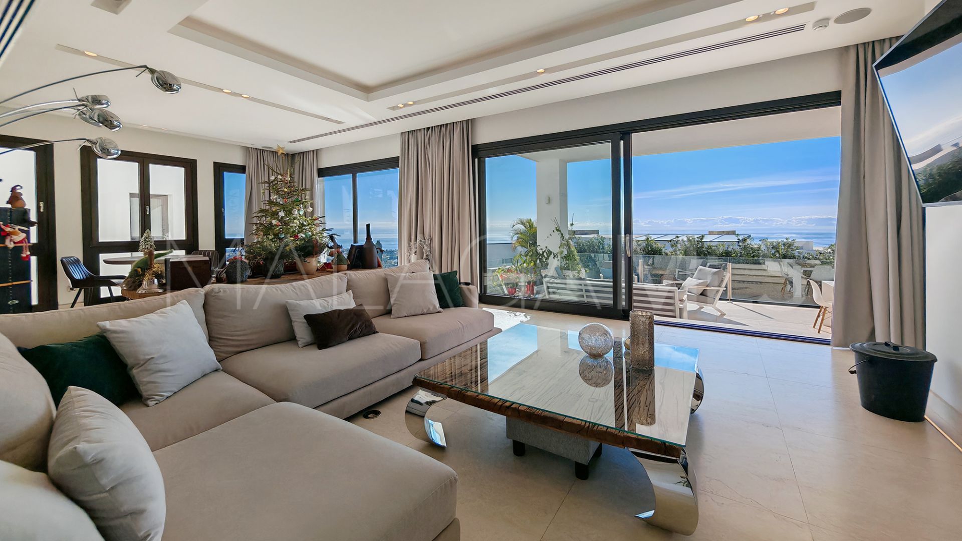 Villa for sale in Los Altos de los Monteros