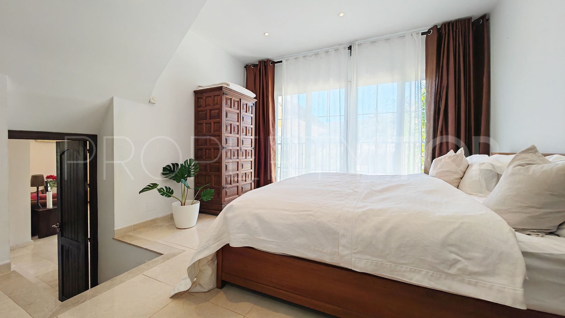Se vende villa con 4 dormitorios en Riviera del Sol