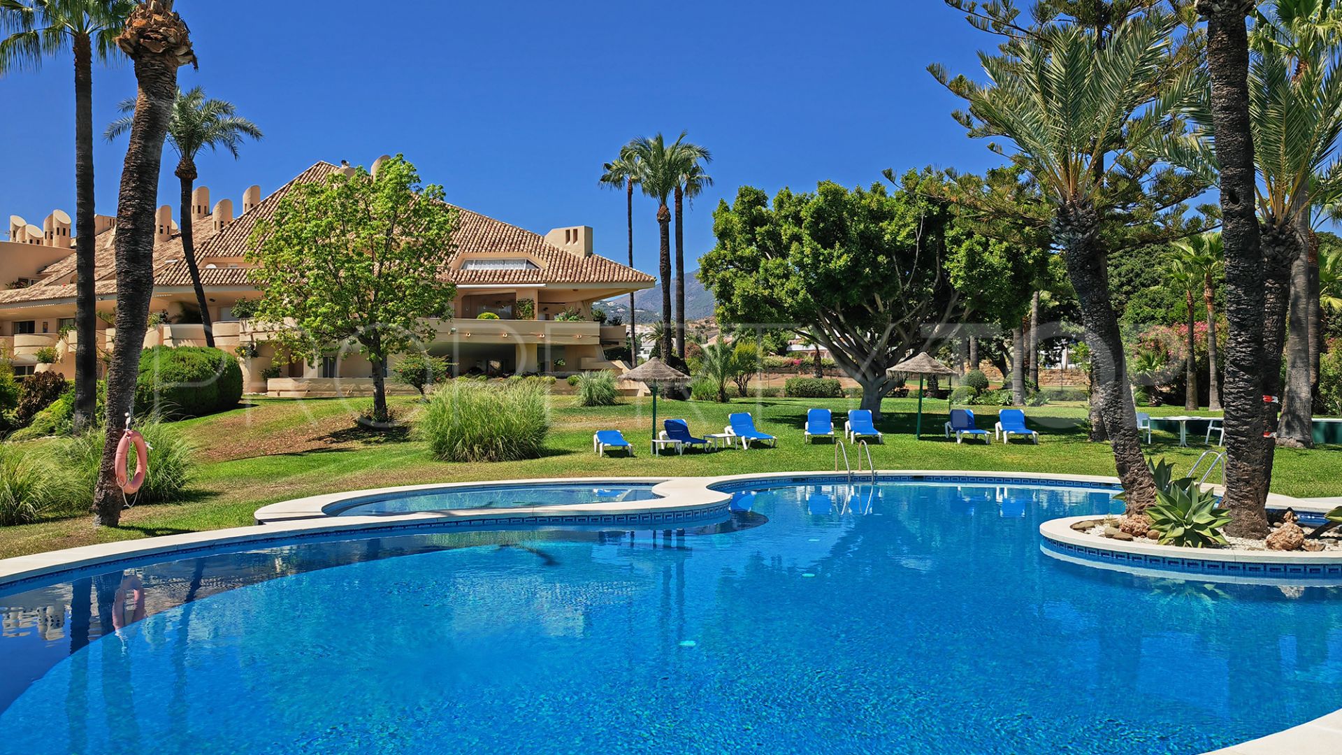 Ground floor apartment for sale in Country Club Las Brisas